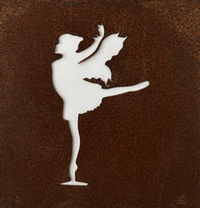 Bild av stilren ballerinaälva i armeringsnät-design