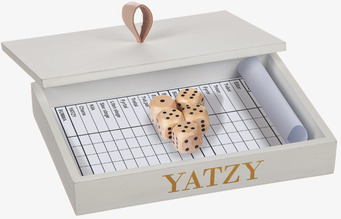 Bild på modernt yatzyspel med trä-tärningar och block