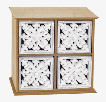 Bild på träskåp med vita ornament och fyra lådor för hemmet