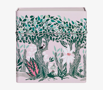 Bild av plåtburk med naturmotiv och muminfigur för förvaring