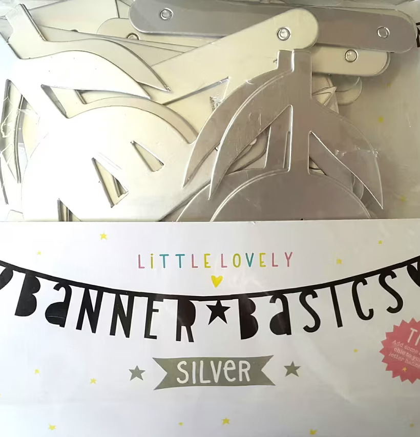 Banner Basics Silver från A Little Lovely Company i förpackning
