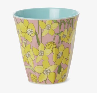 Bild på färgglad melaminmugg med påskliljor och blå insida