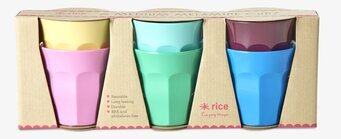 Bild på färgglada sexkantiga melaminmuggar i sexpack för kök