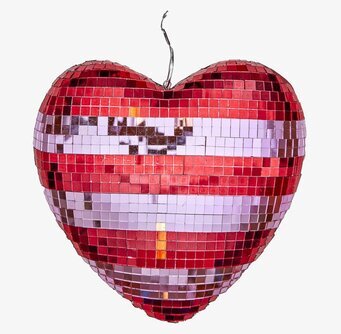 Bild på hjärtformad discokula i rött och rosa mosaikmönster