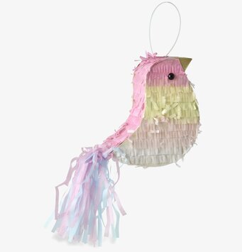 Bild på piñata i fågelform med pastellfärger och fransar