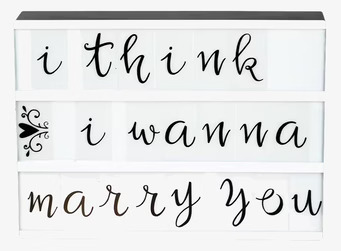 Bild av stilren ljuslåda med romantisk text och design