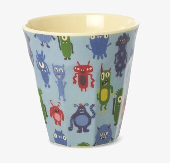 Bild på färgglad melaminmugg med monster och lekfullt motiv