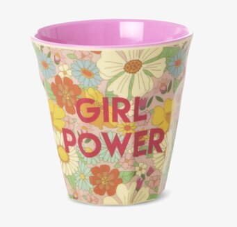 Bild av färgstark mugg med blommor och texten GIRL POWER