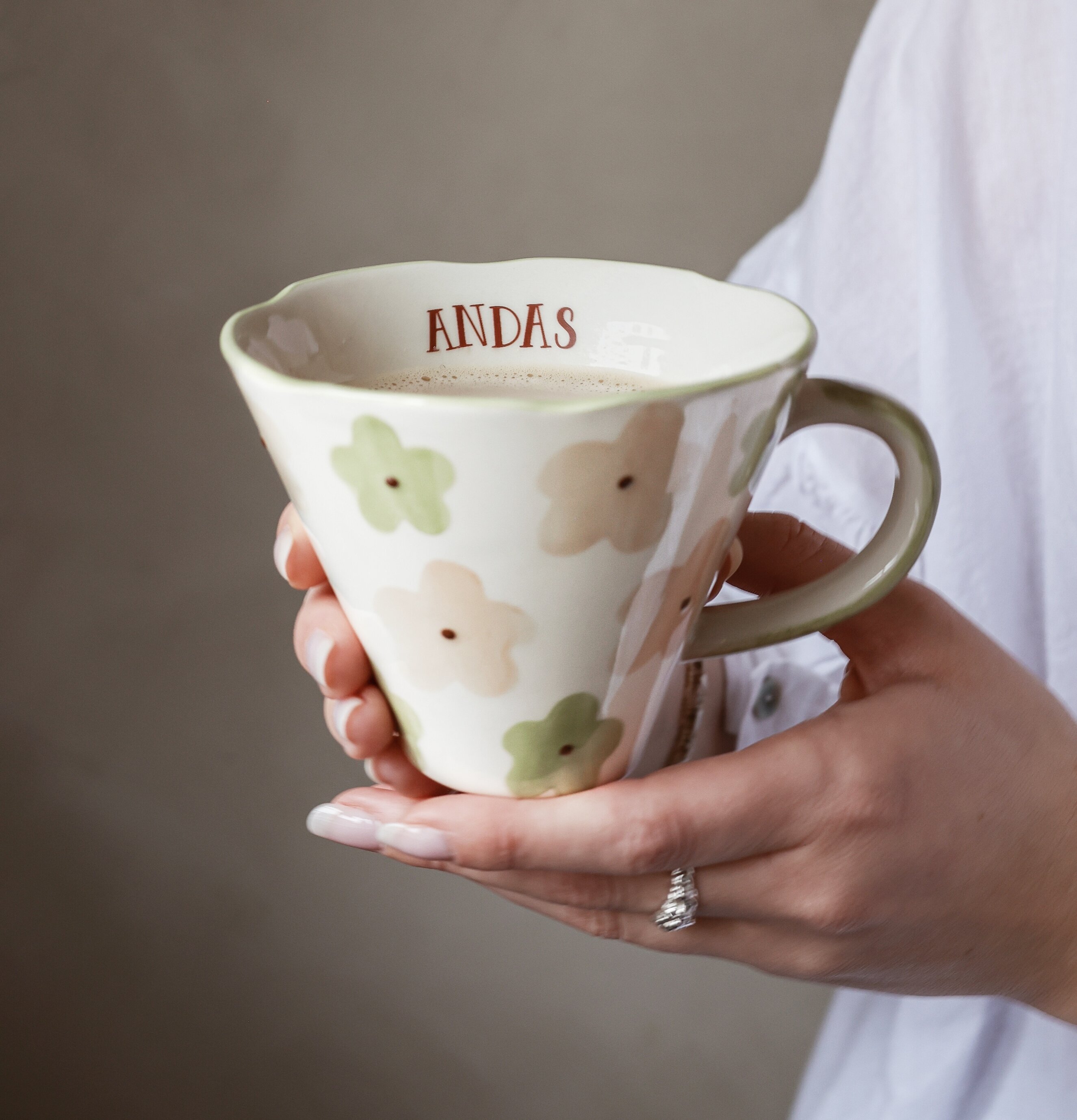 Mugg - Andas Majas Cottage Muggar/koppar i porslin, keramik, papper eller biologiskt material organiskt ekologiskt Termomuggar
