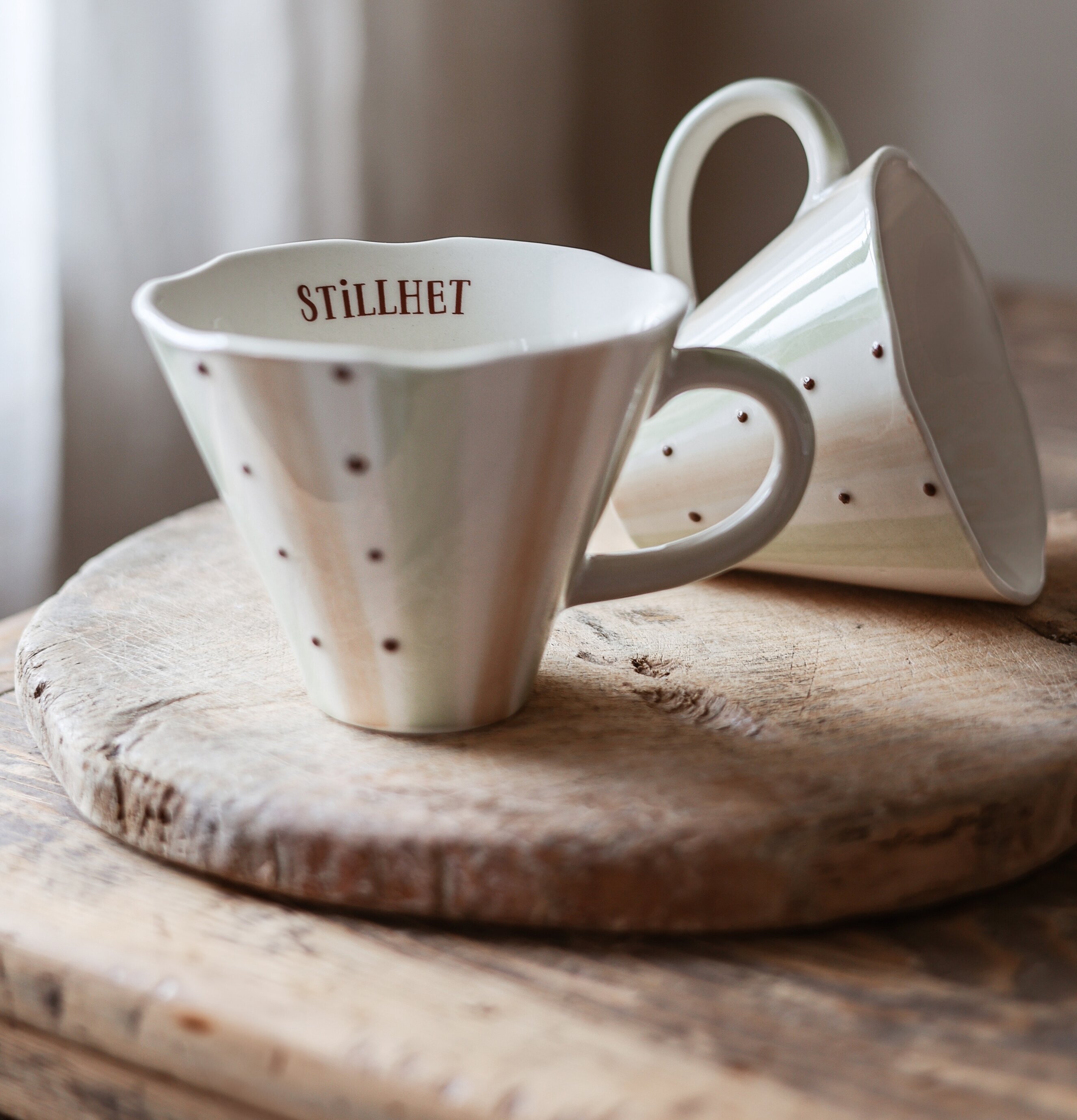 Mugg - Stillhet Majas Cottage Muggar/koppar i porslin, keramik, papper eller biologiskt material organiskt ekologiskt Termomuggar