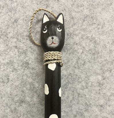 Bild på handmålad ryggkliare katt med snöre och hjärta