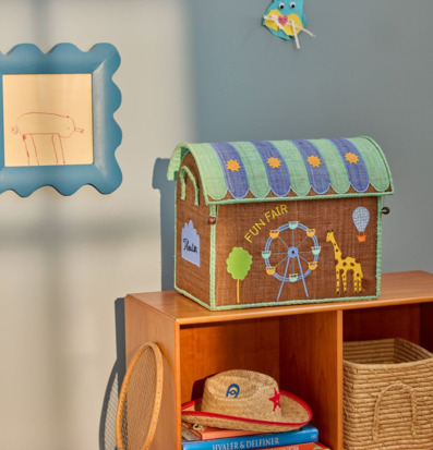 Bild: Inspirerande barnrum med lekfull förvaring och dekoration