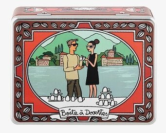 Bild av färgstark plåtburk med kaffemotiv för köksförvaring