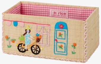 Bild av charmig förvaringskorg med färgglatt broderi