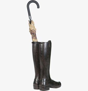 Bild på dekorativt paraplyställ formad som bruna stövlar