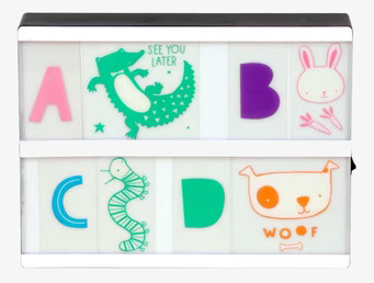 Bild av färgglatt ABC-set med djur och illustrationer