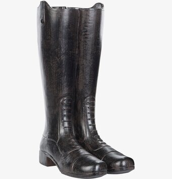 Bild av paraplyställ formad som stövlar med vintagekänsla