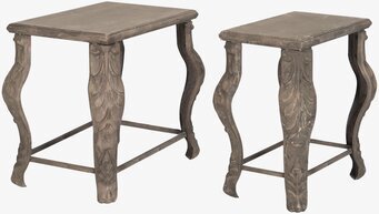 Bild på två små metallbord med dekorativa ben och matt yta