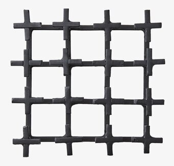 Bild av svart grytunderlägg i gjutjärn med rutnätsmönster