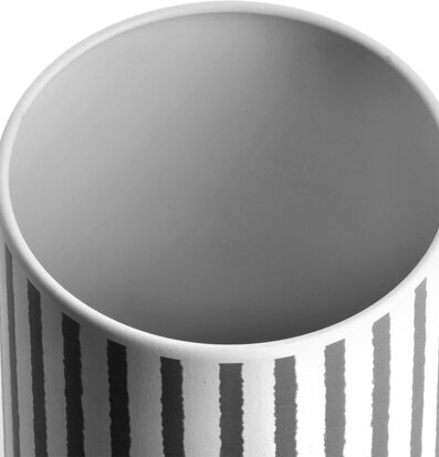 Bild på randig plåtburk med matt finish och rundad öppning