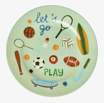 Bild av lekfull tallrik med sportmotiv och färgglad design