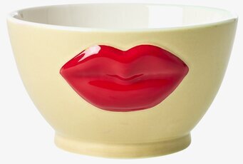 Bild på keramisk skål med röda läppar och gul utsida