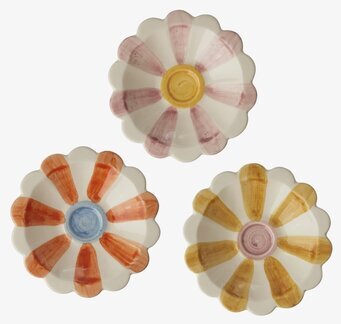 Bild på färgglada blomformade keramikskålar för servering