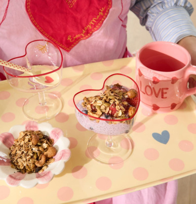 Bild: Färgglad frukostservering med hjärtan och vardagsmagi