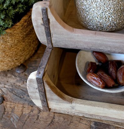 Bild: Rustika förvaringslådor i trä med detaljer för hemmet