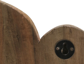 Bild av rustik trähylla med naturlig ådring och metallfäste