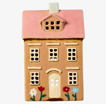 Bild av dekorativ ljuslykta i form av hus med blommor