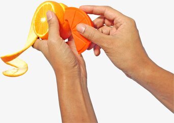 Bild av en effektiv och modern fruktskalare i aktion