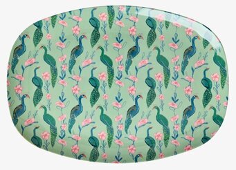 Bild på rektangulär tallrik med påfåglar och blommor