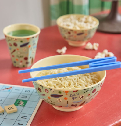 Bild av färgstark vardag med sportigt porslin och sällskapsspel