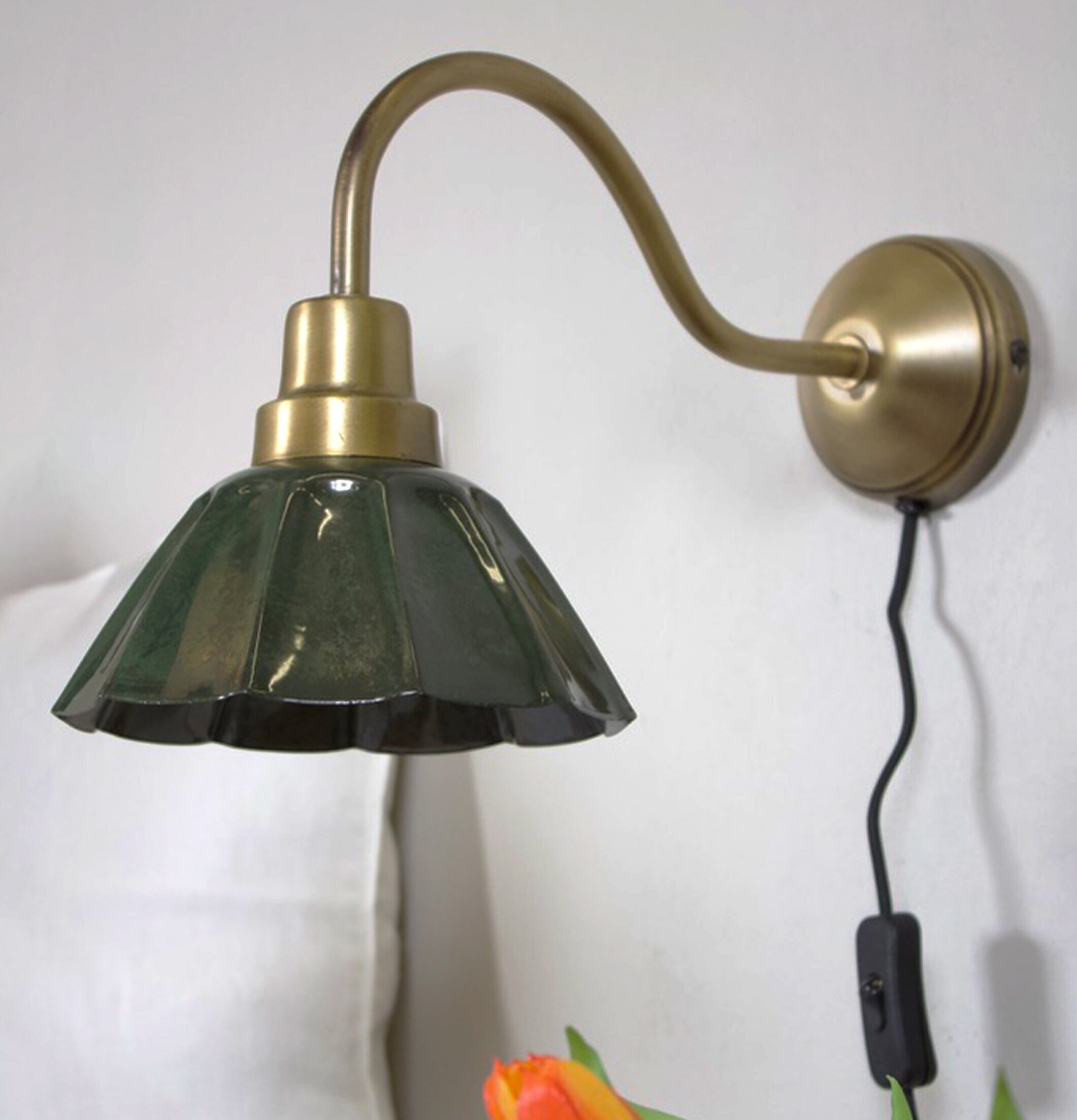 Ester Vägglampa Mörkgrön PR Home Lampor Taklampor Golvlampor Bordslampor LED-lampor Ledlampor Fönsterlampor Ljusslingor för dekoration