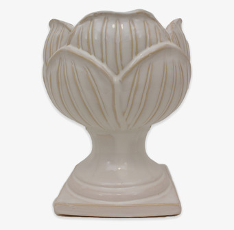 Bild av crèmefärgad pokalkruka med handgjorda bladmönster