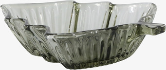 Bild av glasfat i julgransform olivgrön med räfflad yta