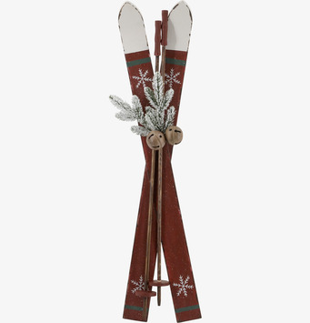 Bild av vintage träskidor med stavar och vintrig dekoration