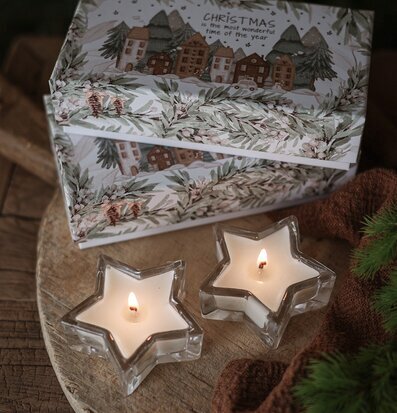 Bild av vintermys med doftljus, trädetaljer och julstämning