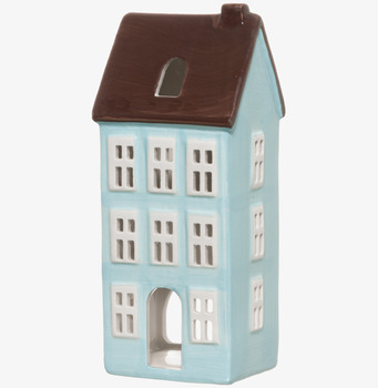 Bild på ljuslykta i form av ljusblått keramikstadshus