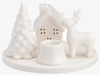 Bild av vit ljusstake med vintermotiv, gran, hus och älg