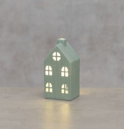 Bild av dekorativt keramikhus med LED-belysning och varm känsla