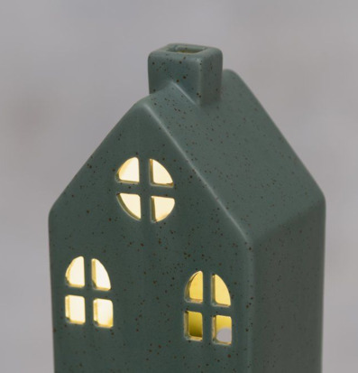 Bild på dekorativt mörkgrönt keramikhus med LED-belysning