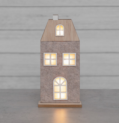 Bild på stilren ljusdekoration i form av hus med LED-belysning