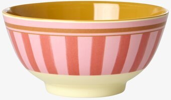 Bild av randig skål med rosa toner och gul insida för kök