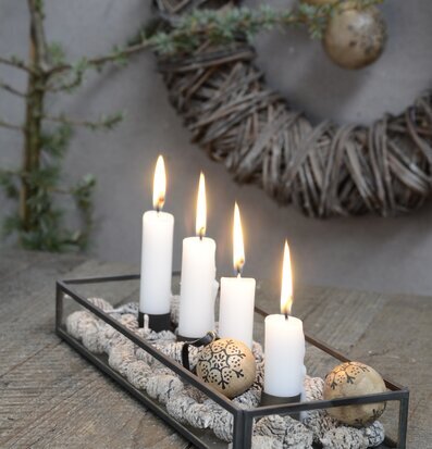 Foto av stilren glasbox med ljus och dekorationer