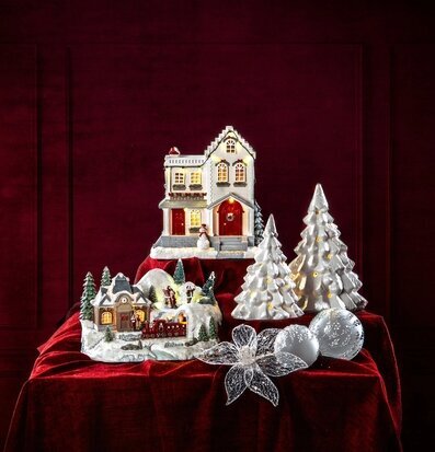 Bild av juldekorationer och vinterlandskap i varm miljö