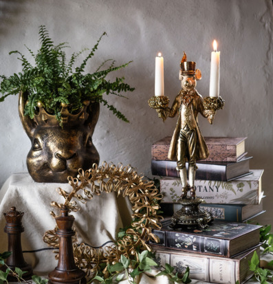 Bild: Fantasifull inredning med mus-ljusstake och naturtema