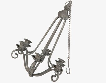 Bild av industriell ljuskrona i metall med fem ljushållare