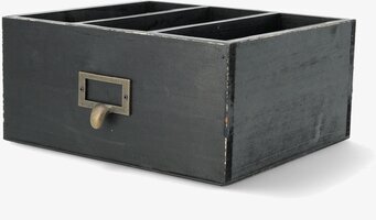 Bild av svart trälåda med tre fack och metallbeslag